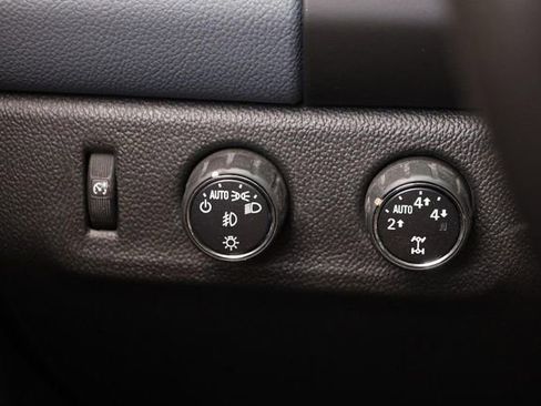 Used 2017 Chevrolet Colorado Z71 AWD/4WD image 18