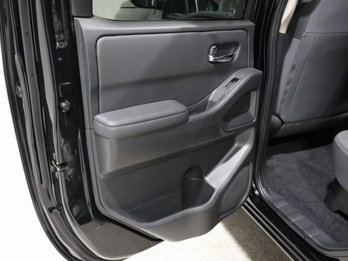 Used 2024 Nissan Frontier SV image 23