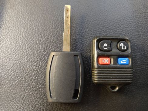 Used 2018 Ford Focus SE FWD image 32