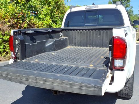 Used 2019 Toyota Tacoma SR5 AWD/4WD image 5
