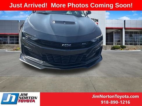 Used 2022 Chevrolet Camaro SS image 2