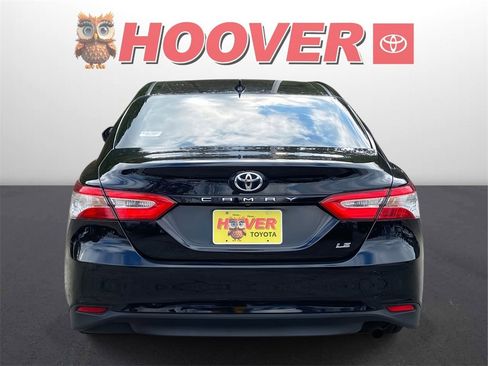 Used 2019 Toyota Camry LE image 3