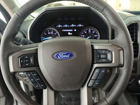 Used 2020 Ford Expedition XLT image 19