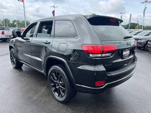 Certified 2022 Jeep Grand Cherokee Laredo X AWD/4WD image 5