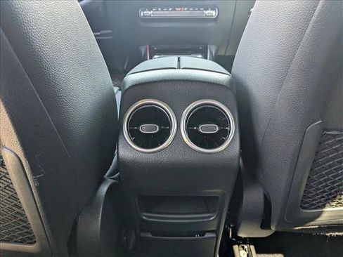 Used 2025 Mercedes-Benz GLA 250 image 18