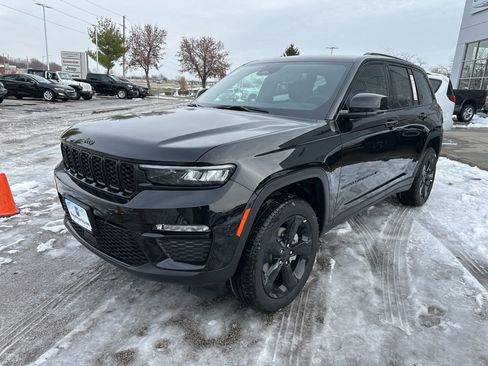 New 2025 Jeep Grand Cherokee Limited w/ Black Appearance Package AWD/4WD image 13
