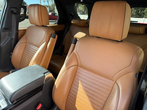 Used 2017 Land Rover Discovery HSE Luxury image 28