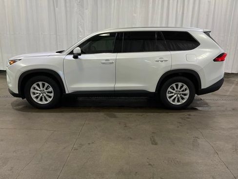 Certified 2024 Toyota Grand Highlander AWD image 7