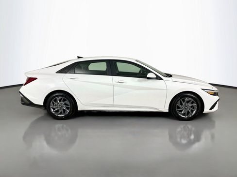 Used 2024 Hyundai Elantra SEL FWD image 16