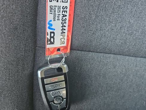 Used 2025 Ford Expedition Active RWD image 23