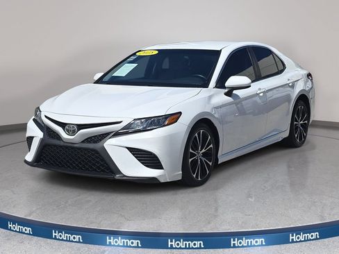 Used 2018 Toyota Camry SE FWD image 1