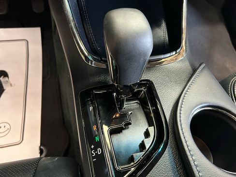 Used 2013 Toyota Avalon Limited w/ Technology Pkg FWD image 16
