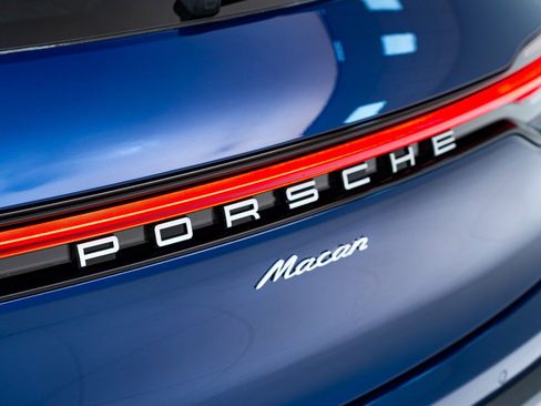 Used 2025 Porsche Macan image 13