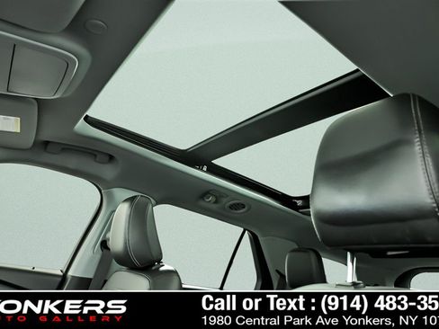 Used 2022 Ford Explorer XLT w/ Equipment Group 202A AWD/4WD image 18