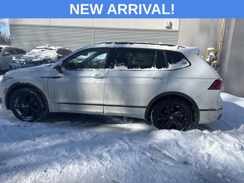 Used 2023 Volkswagen Tiguan SE R-Line image 12