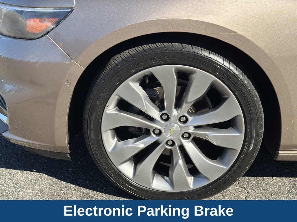 Used 2018 Chevrolet Malibu Premier w/ Premier Sun and Wheel Package FWD image 10