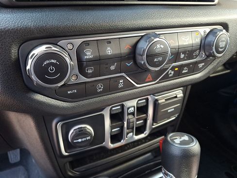 Used 2024 Jeep Wrangler Unlimited Sport AWD/4WD image 15