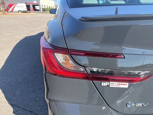 Used 2025 Toyota Camry SE image 8