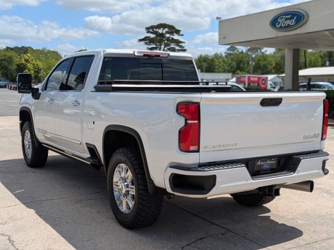 Used 2024 Chevrolet Silverado 2500 High Country w/ High Country Premium Package AWD/4WD image 8
