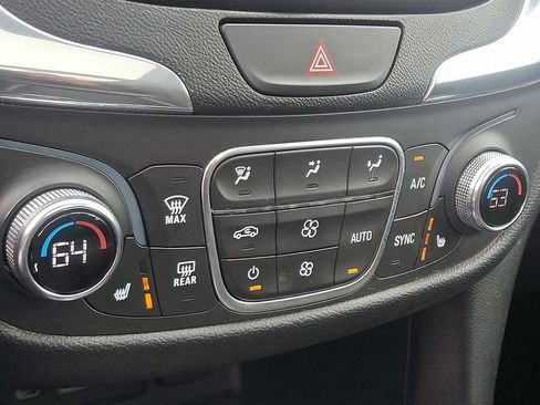 Used 2019 Chevrolet Equinox LT w/ Sun & Navigation Package AWD/4WD image 17