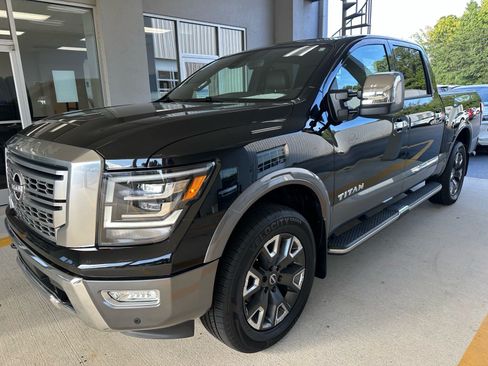 Used 2023 Nissan Titan Platinum Reserve w/ Moonroof Package AWD/4WD image 3