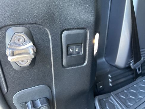 Used 2023 Land Rover Defender 110 X-Dynamic SE image 48