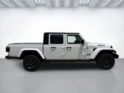 Used 2023 Jeep Gladiator Sport AWD/4WD image 2
