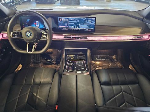 Used 2025 BMW 750e xDrive w/ Executive Package AWD/4WD image 10