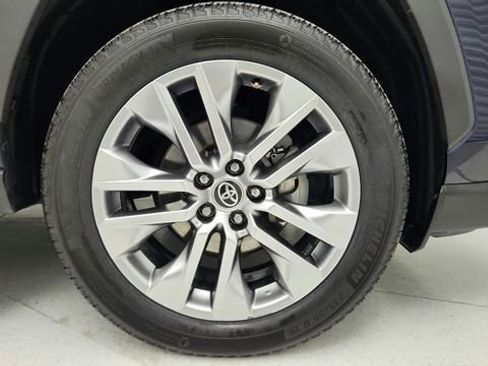 Used 2021 Toyota RAV4 XLE Premium FWD image 28