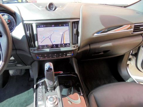 Used 2021 Maserati Levante AWD/4WD image 16