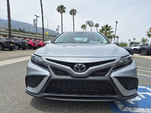 Used 2024 Toyota Camry SE FWD image 3