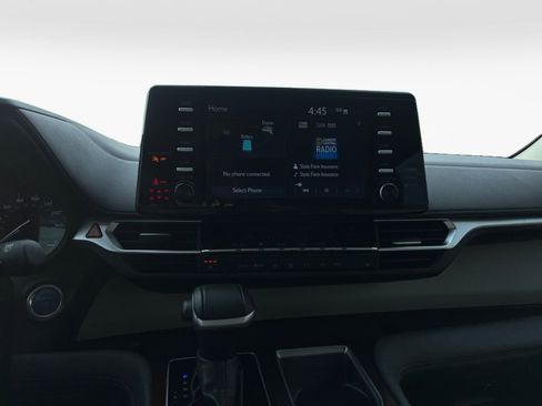 Certified 2024 Toyota Sienna XLE image 20