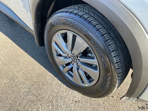 Used 2025 Nissan Pathfinder SV w/ SV Premium Package image 13