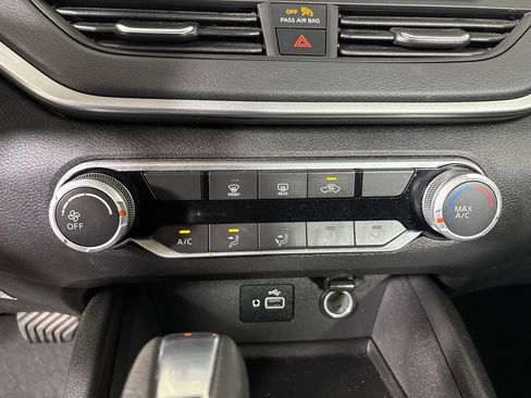 Used 2024 Nissan Altima 2.5 S FWD image 18