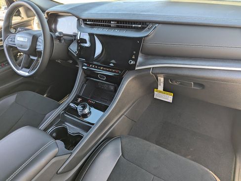 New 2026 Jeep Grand Cherokee Altitude AWD/4WD image 9