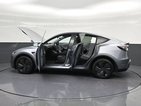 Used 2026 Tesla Model Y 2WD image 40