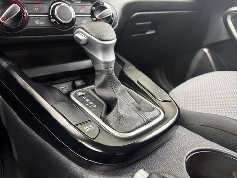 Used 2025 Kia Soul LX w/ LX Technology Package FWD image 39