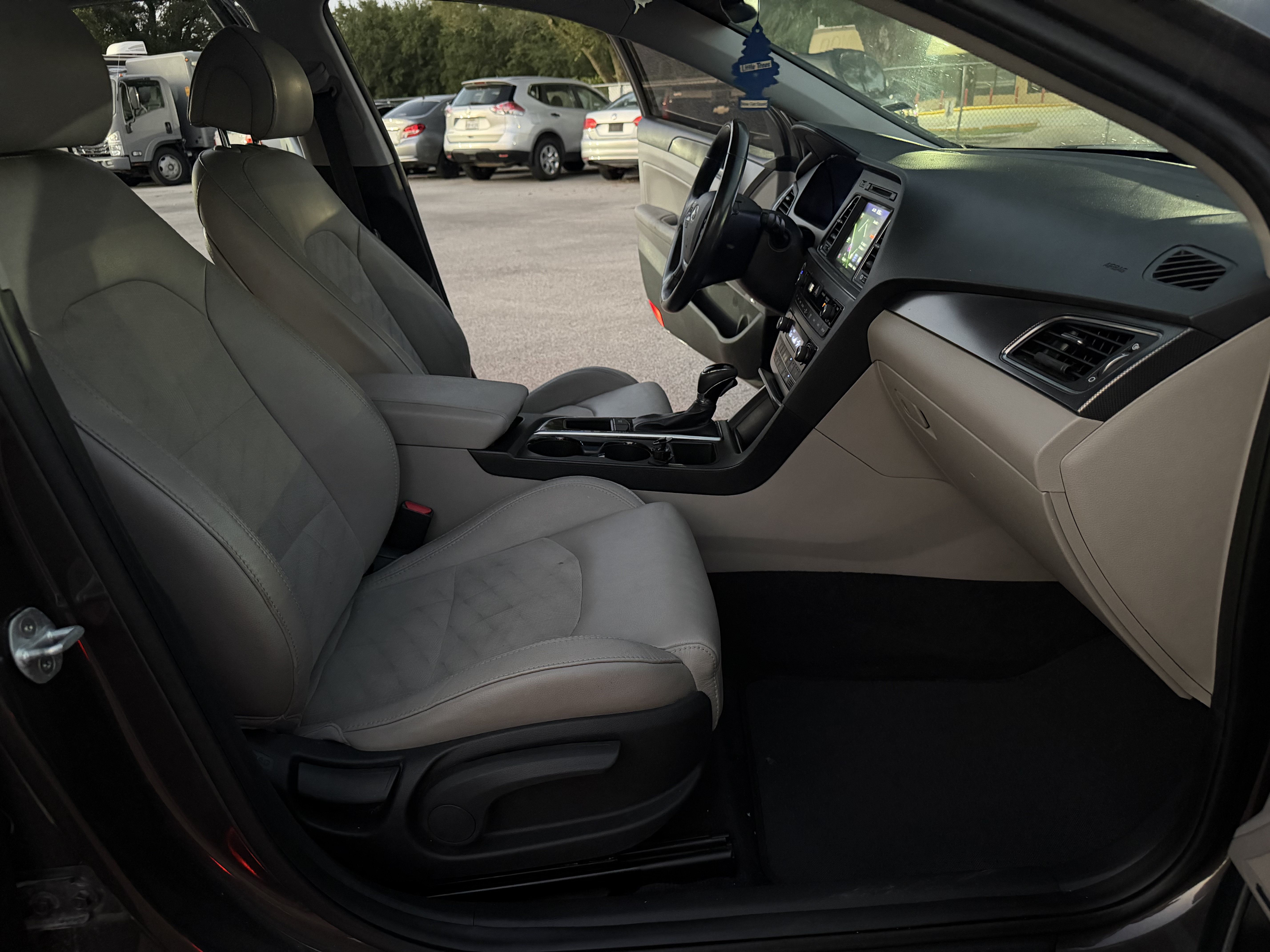 Used 2016 Hyundai Sonata Sport w/ Option Group 03 FWD image 17