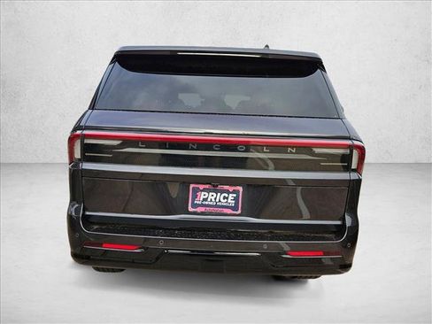Used 2025 Lincoln Navigator Reserve AWD/4WD image 5