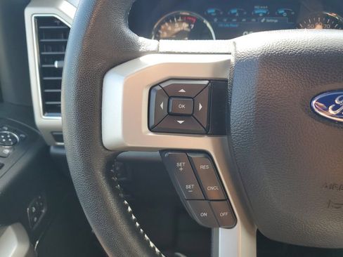Used 2019 Ford F150 Lariat w/ Equipment Group 502A Luxury AWD/4WD image 20