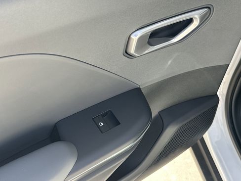 New 2025 Kia K4 LXS image 12