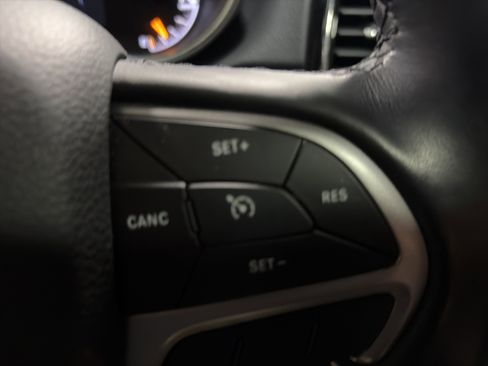 Used 2021 Jeep Grand Cherokee Limited AWD/4WD image 17