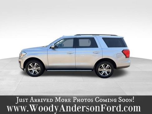 Used 2022 Ford Expedition XLT RWD image 3