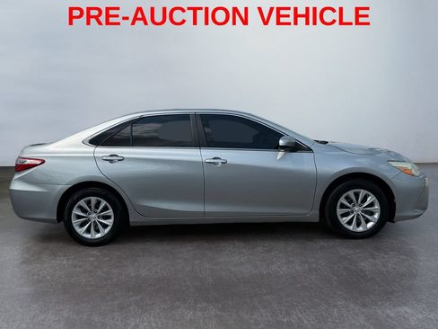 Used 2015 Toyota Camry LE FWD image 2