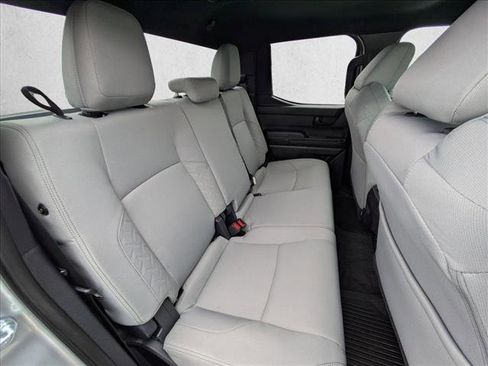 Certified 2025 Toyota Tacoma SR5 AWD/4WD image 19