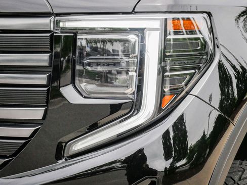 Used 2025 GMC Sierra 1500 AT4 w/ Technology Package AWD/4WD image 6