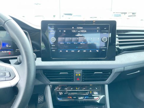 Used 2025 Volkswagen Jetta SE image 21