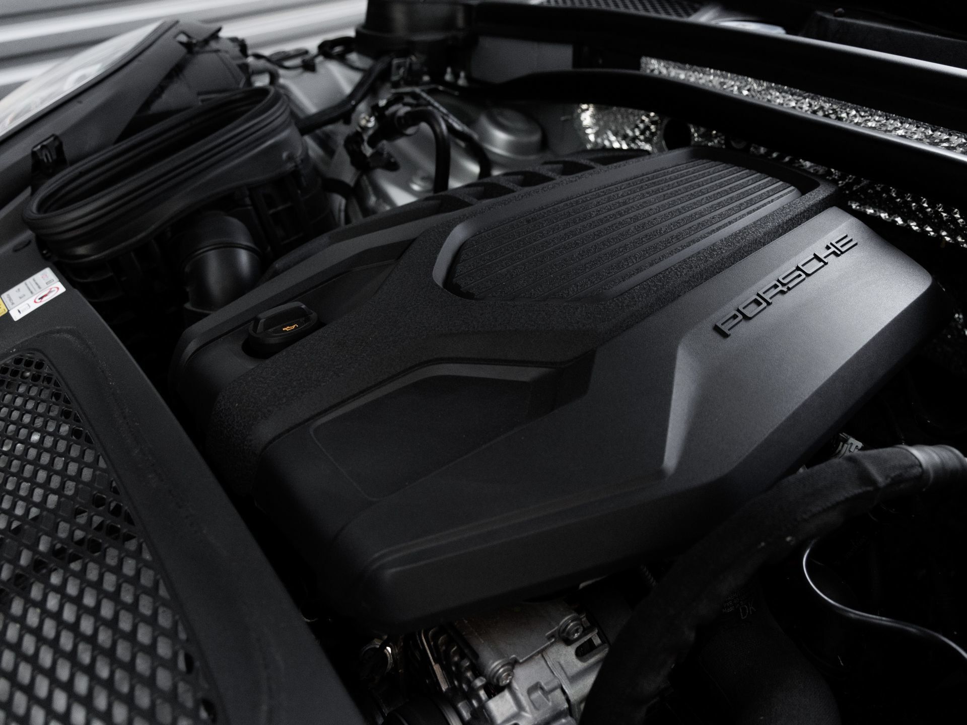 Certified 2023 Porsche Macan AWD/4WD image 39