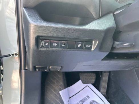 Used 2022 Toyota RAV4 XLE Premium FWD image 18