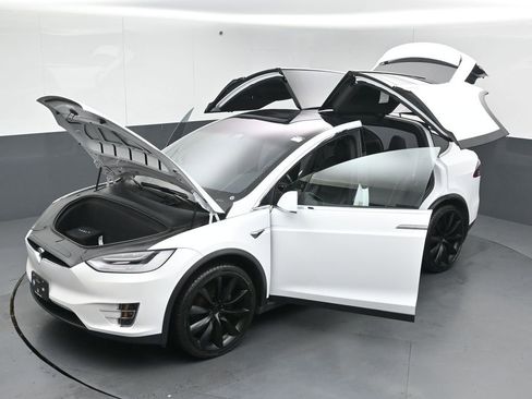 Used 2020 Tesla Model X Long Range image 49